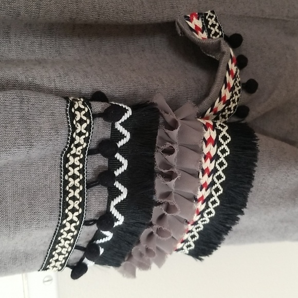 And the why Women's Open front casual sweater with decorative accents - Picture 2 of 6